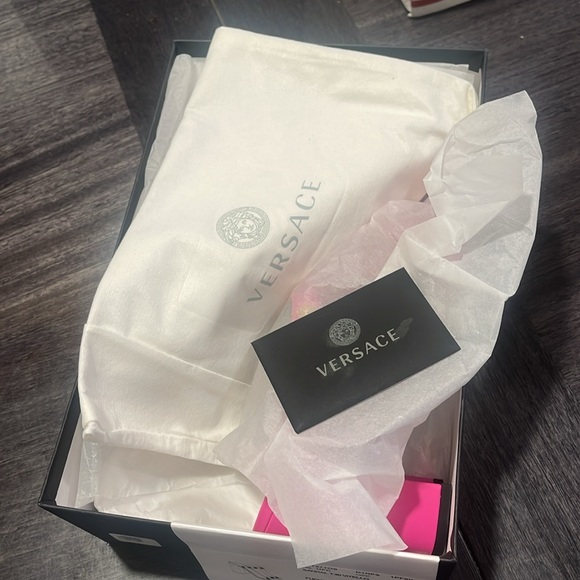 Versace Fuchsia Sandal Heels (Full Set) - Picture 7 of 7